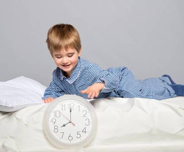 Tạo thói quen cho trẻ đi tiểu trước khi đi ngủ là một biện pháp trị chứng  đái dầm hiệu quả